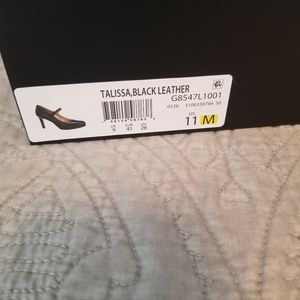 Naturalizer Black Leather Pump (11)